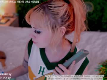 webcam girl runesy live cam image #6401834