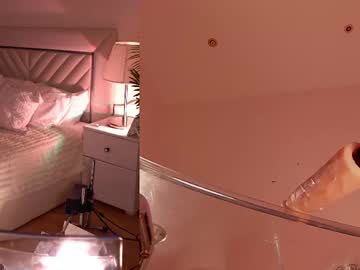 webcam girl emrataa_ live cam image #12337542