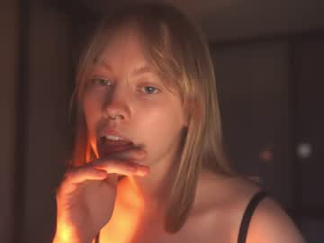 webcam girl bibi_it_is live cam image #8670840