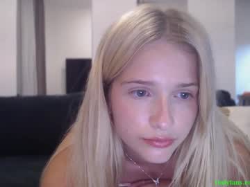 webcam girl kaylaaaa111 live cam image #12015293