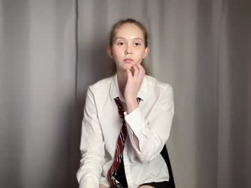 webcam girl lizzy_cutie live cam image #10554272