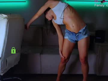 webcam girl crazzy_cherry live cam image #13004495