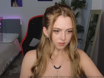 webcam girl small_blondee live cam image #10462515