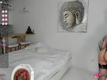 webcam girl lili_and_niki live cam image #9588342