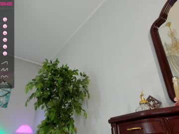 webcam girl flower_nicole live cam image #10445555