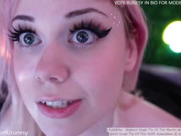 webcam girl runesy live cam image #3577539