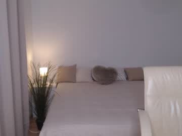 webcam girl valeria_green99 live cam image #1225960