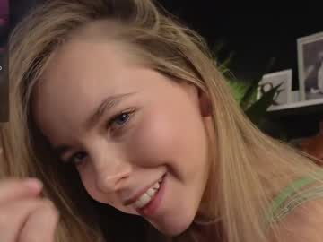 webcam girl milly_shy live cam image #10579110