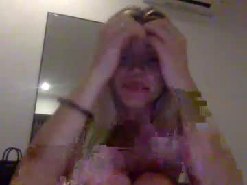 webcam girl rileybabyboobs live cam image #12051558