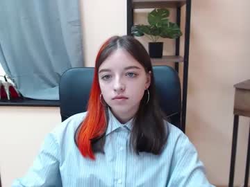 webcam girl caramelelechka live cam image #2739035