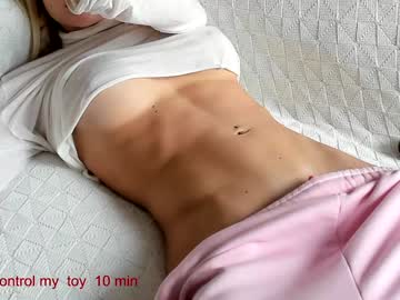 webcam girl carolinaherera live cam image #12919785