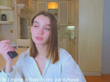 webcam girl harrieteasley live cam image #10709909