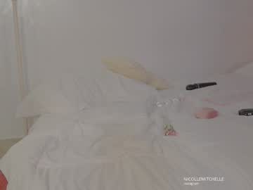 webcam girl nicolle_mitchelle live cam image #12632086