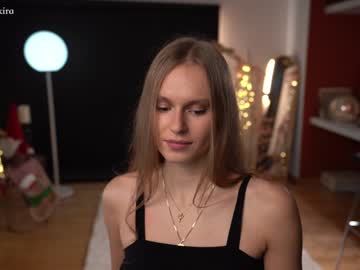 webcam girl chillwithkira live cam image #4511729