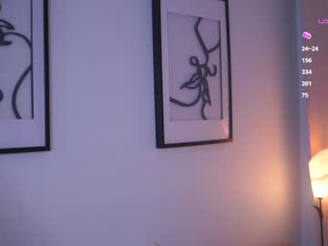 webcam girl peek_in_my_window live cam image #10647127