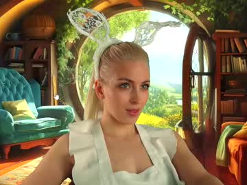 webcam girl artmosphera live cam image #12459727