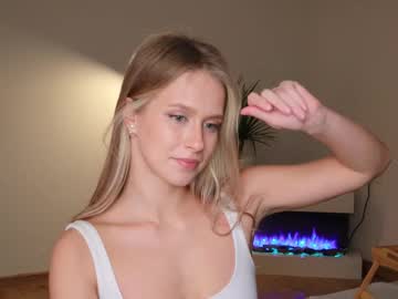 webcam girl ella_twinkle live cam image #12725455