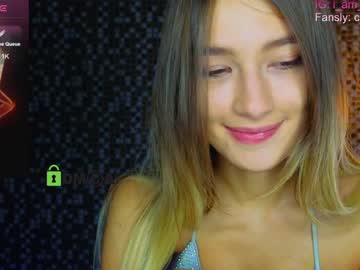 webcam girl crazzy_cherry live cam image #10438519