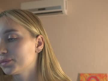 webcam girl 2girls_1dream live cam image #11044487