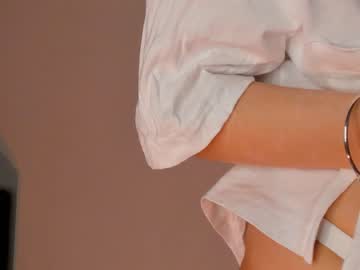 webcam girl emilybatee live cam image #5472039