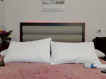 webcam girl carliescott_meow live cam image #1518263
