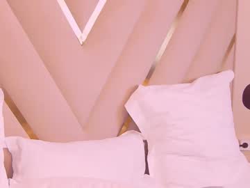 webcam girl gwenbanks live cam image #11996224