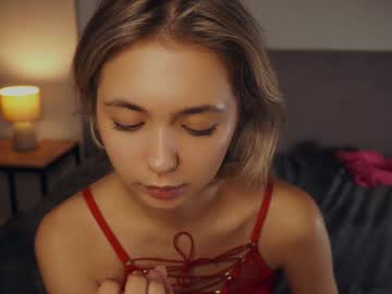 webcam girl mildredgarrett live cam image #11358143
