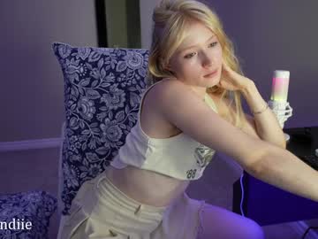 webcam girl bestblondiiecb live cam image #10406981