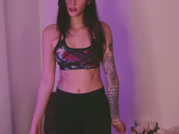 webcam girl gia_baker live cam image #1736356