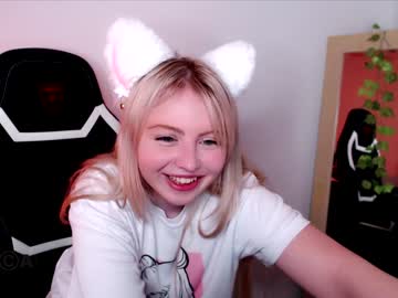 webcam girl shy_blondiee live cam image #5017159