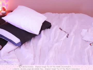 webcam girl runesy live cam image #695775