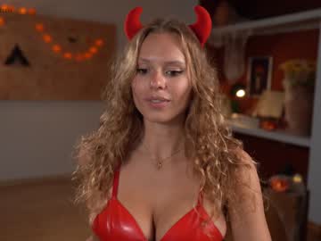 webcam girl chillwithkira live cam image #4023930