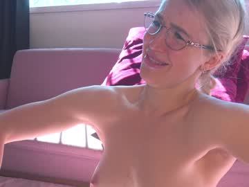 webcam girl xtina__ live cam image #2027657