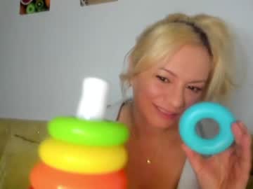 webcam girl kiradivine live cam image #4463528