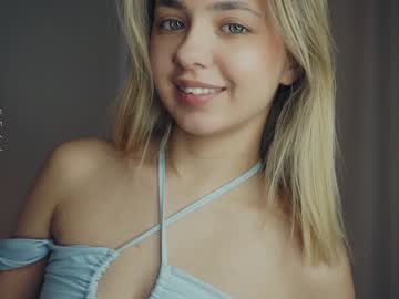 webcam girl mildredgarrett live cam image #11514380