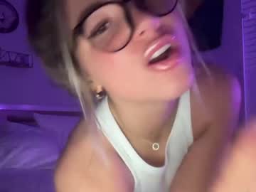 webcam girl lovecayaxo live cam image #8733075