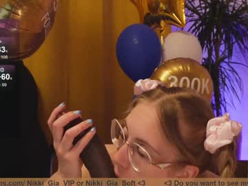 webcam girl girl_i_am live cam image #9521888
