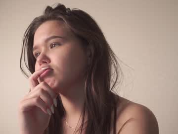 webcam girl helenmoors live cam image #5417710