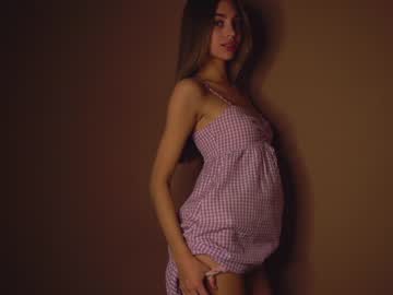 webcam girl cuteelsa_ live cam image #7886811
