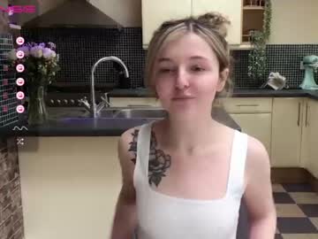 webcam girl lucydelovely live cam image #5367554