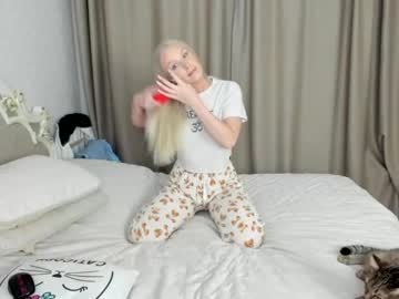 webcam girl missblondecutie live cam image #10556370
