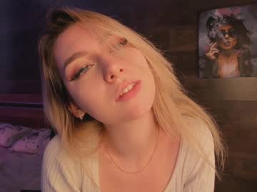 webcam girl yolandabertha live cam image #4507470