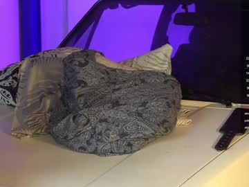 webcam girl little_dutch live cam image #7936591