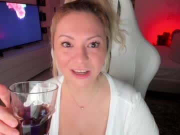 webcam girl kiradivine live cam image #1868911