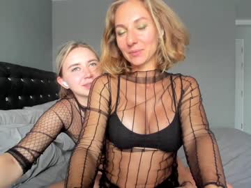 webcam couple mrs_kiss_vhs live cam image #5515256