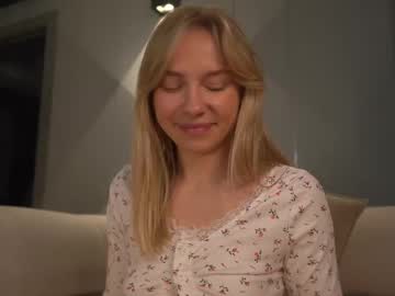 webcam girl snow_is_falling live cam image #12163343