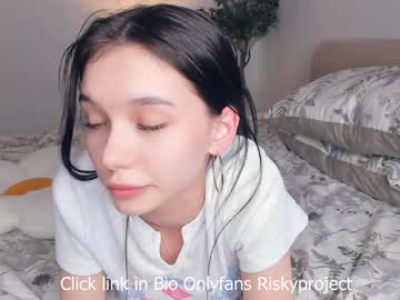 webcam girl riskyproject live cam image #12846318