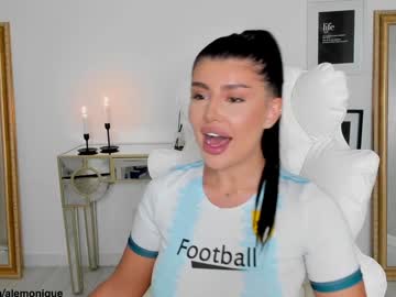 webcam girl moniqueeass live cam image #9641049