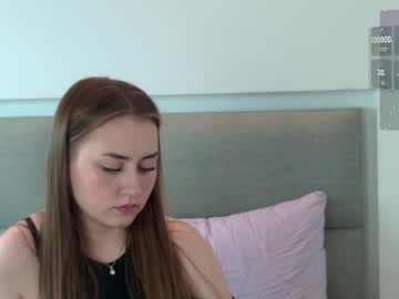 webcam girl emilyl_ove1 live cam image #12078600