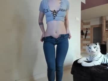 webcam girl sofiaandwonderland live cam image #2037597